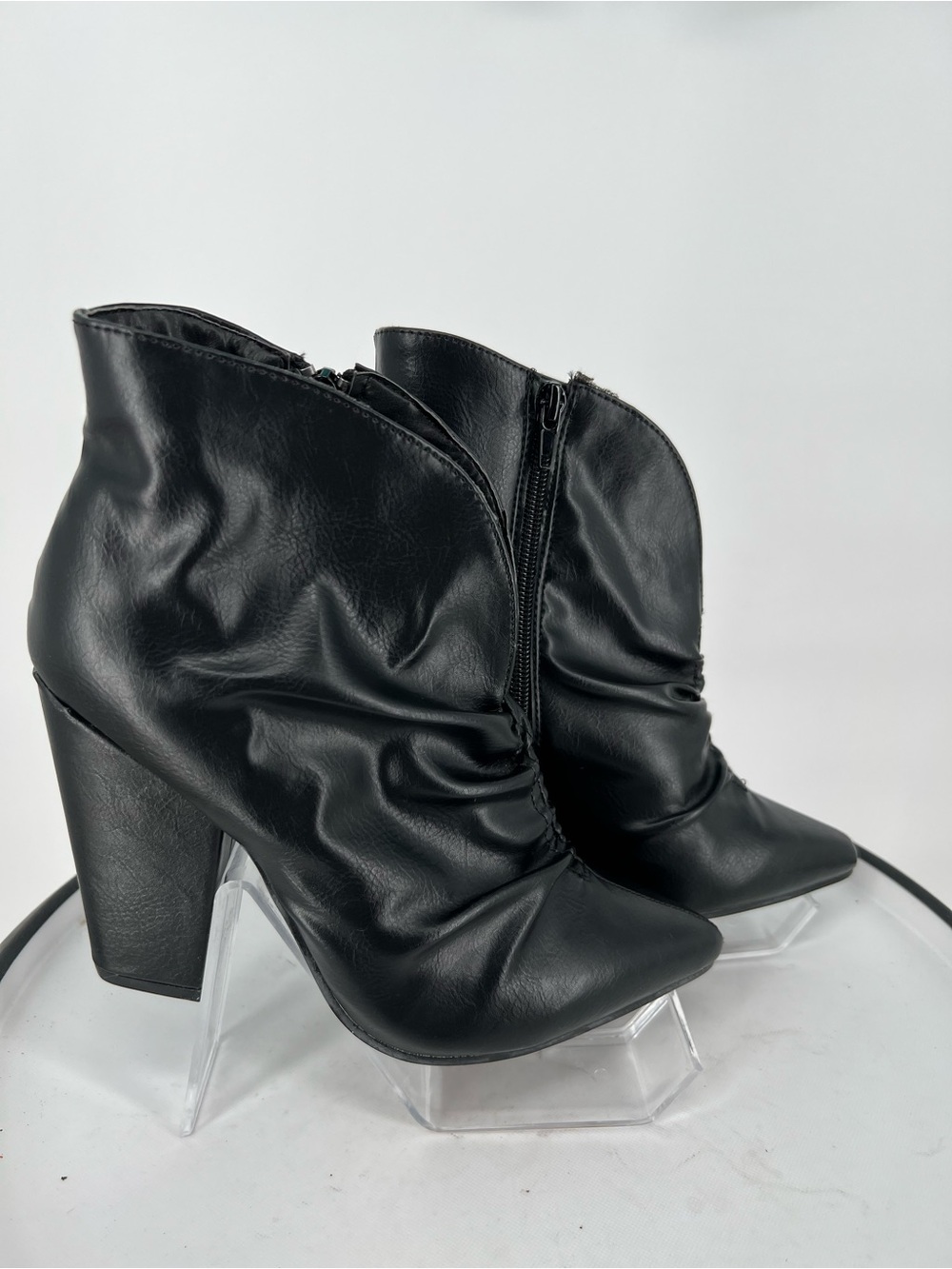 JustFab KYANNE Women's High-Heel Ankle Boots - Sleek‎ Zip Closure